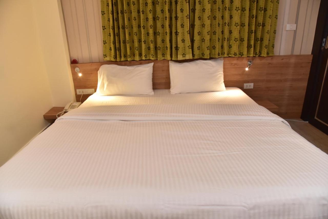 Rose Nana Hotel Бангкок Экстерьер фото