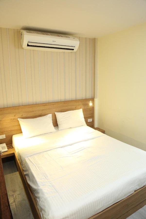Rose Nana Hotel Бангкок Экстерьер фото