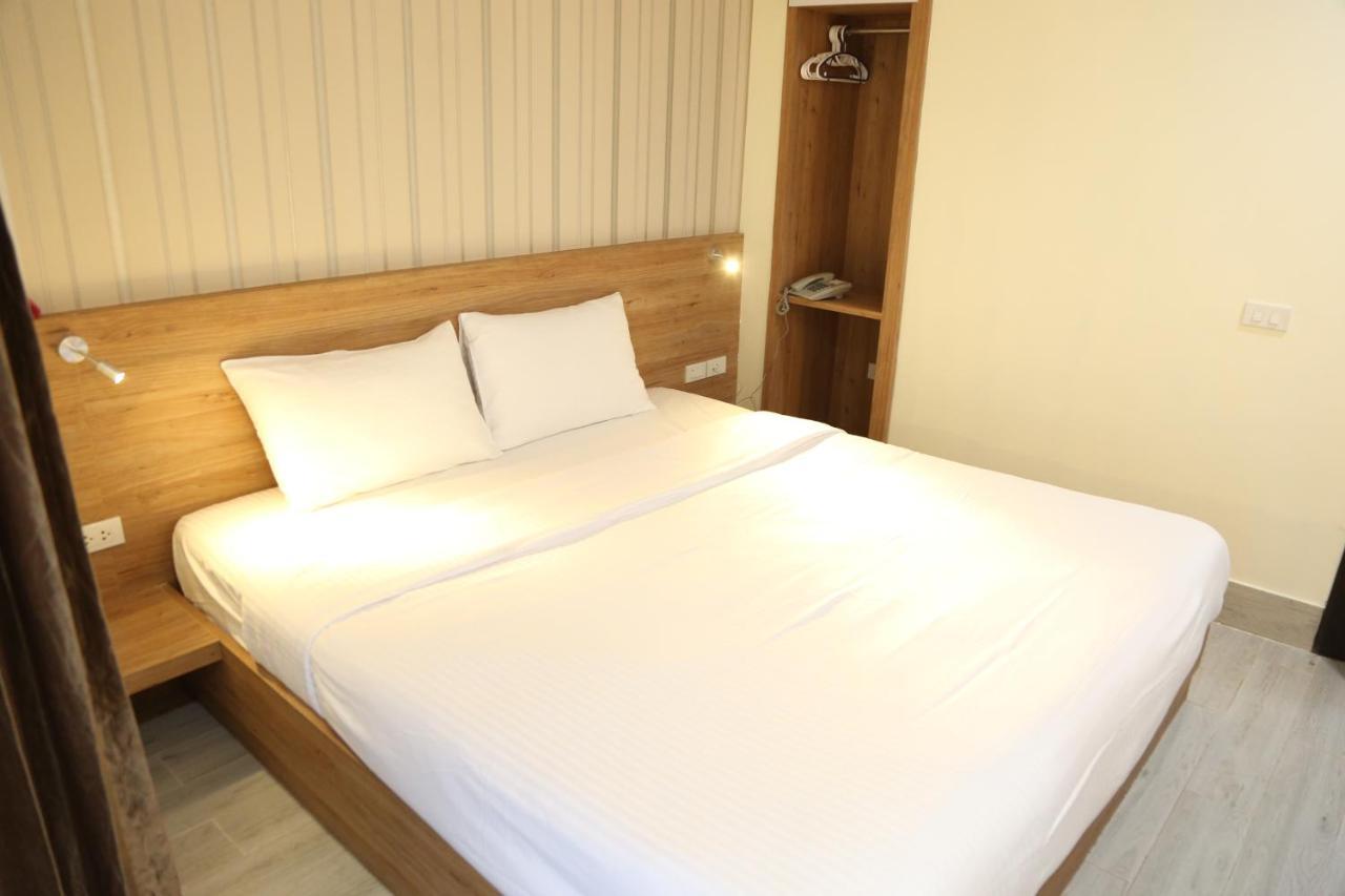 Rose Nana Hotel Бангкок Экстерьер фото