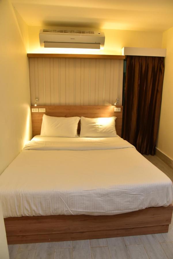 Rose Nana Hotel Бангкок Экстерьер фото